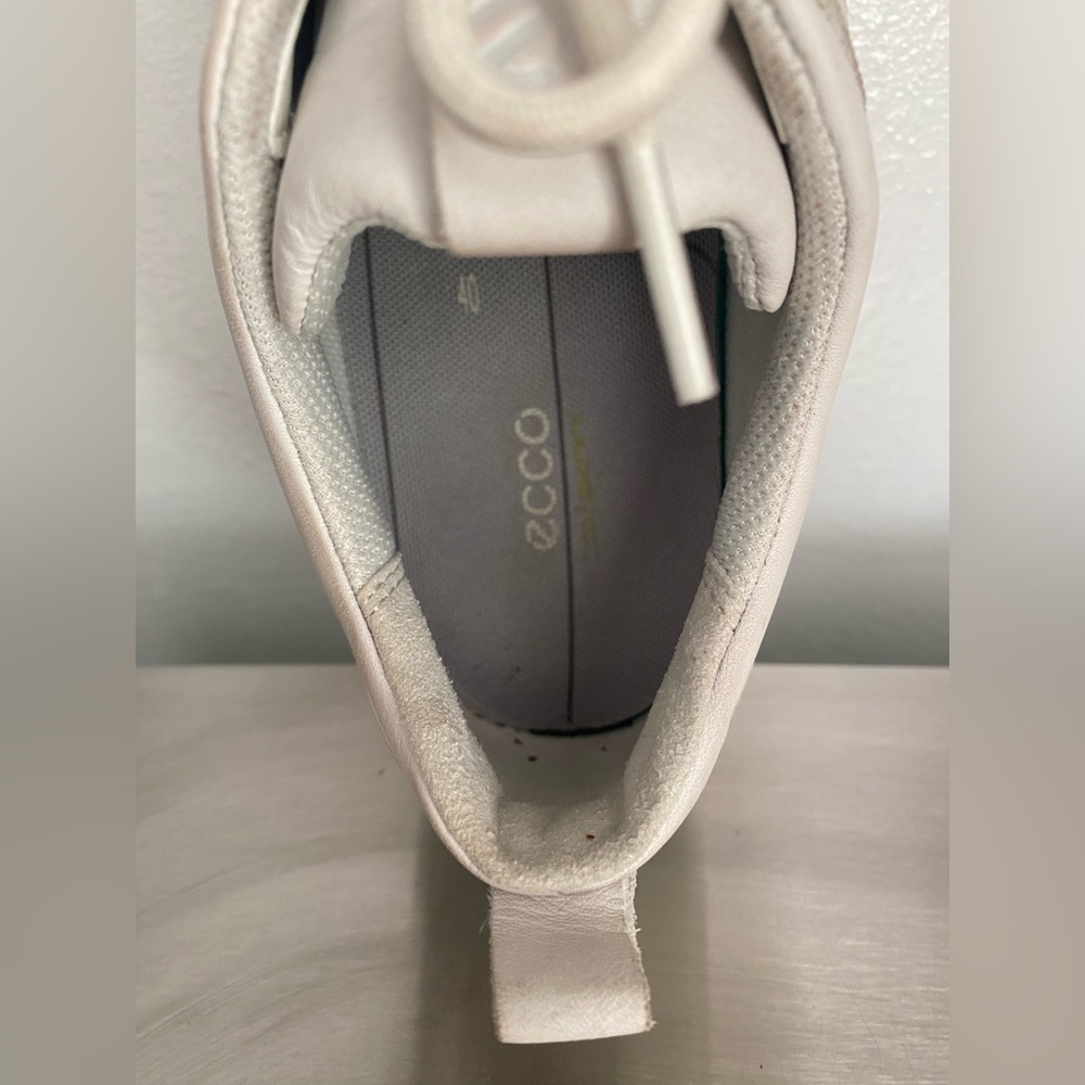 ECCO .. WOMENS WHITE ATHLETIC SHOES - Picture 10 of 12